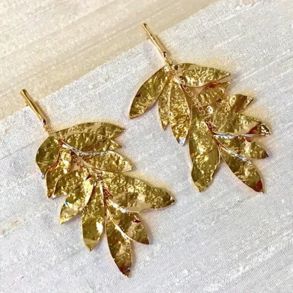 ✨Anthropologie Gold Little Leaves ✨ - Picture 1 of 5